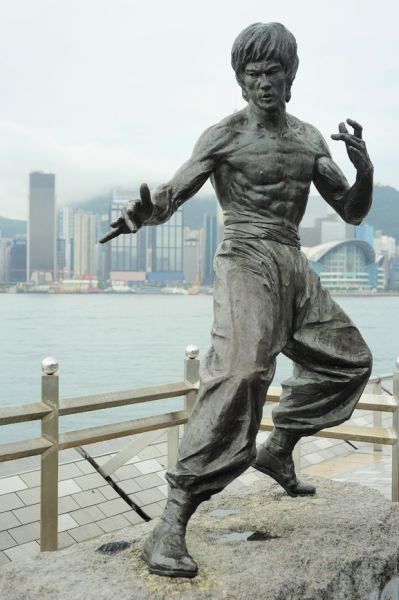 Гонконг VR2XAN Туристические достопримечательности Статуя Брюса Ли 