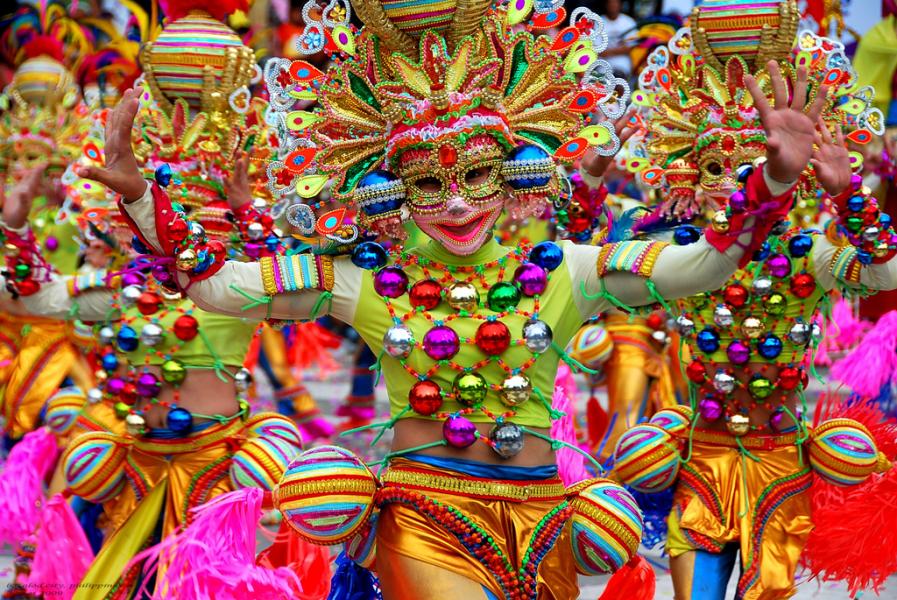 Филиппины DX2R DX Новости Карнавальный танец фото.