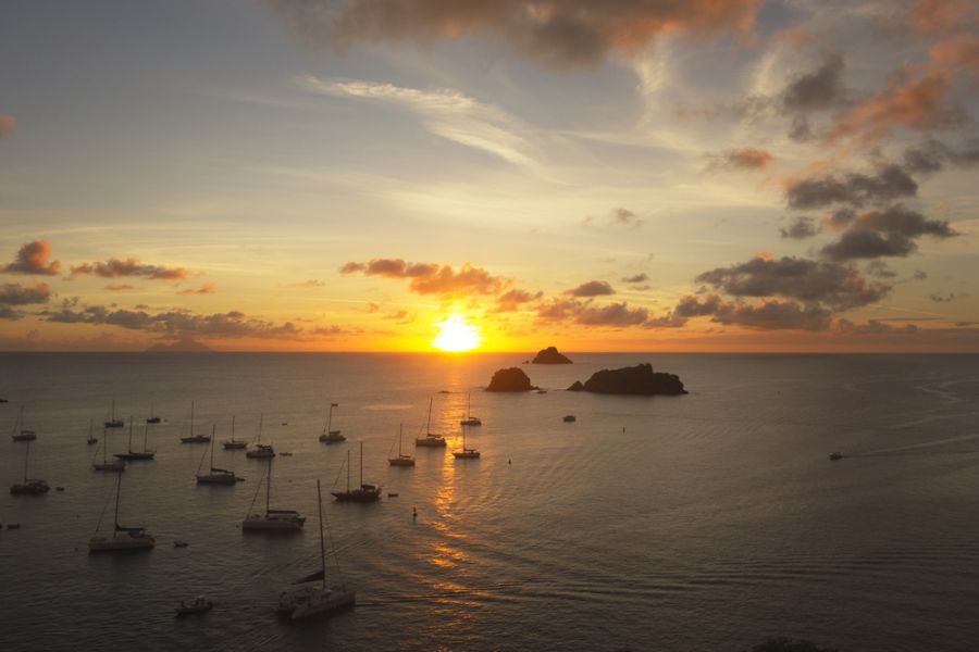 Остров Сен Бартелеми TO2EE Туристические достопримечательности Гавань Густавия Закат солнца