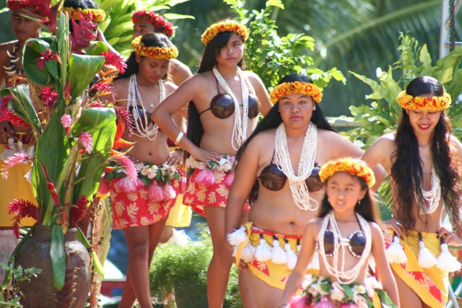 Group with girl hawaiian party fan compilations