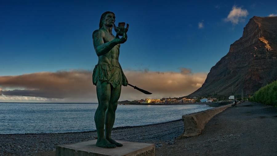 EA8/UA3FQ Hautacuperche statue in Valle Gran Rey, La Gomera, Canary Islands.