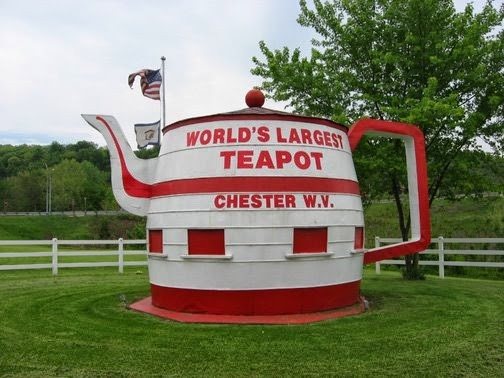 W8T Worlds Largest Teapot, Chester, USA