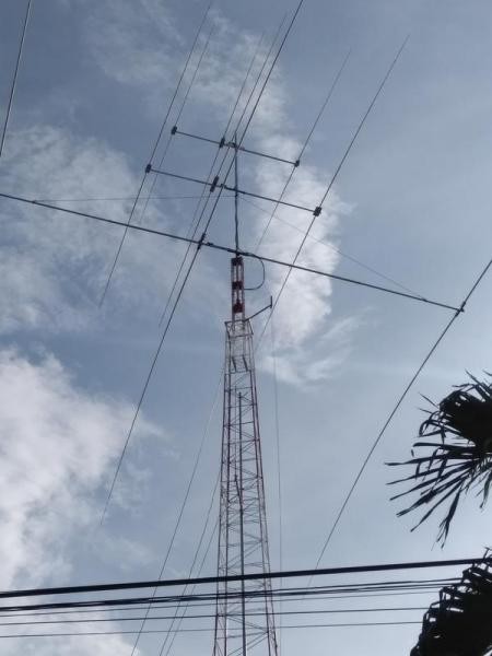 YB7WR Rafiddin Rizal Djakaria, Samarinda, Indonesia. Antennas.