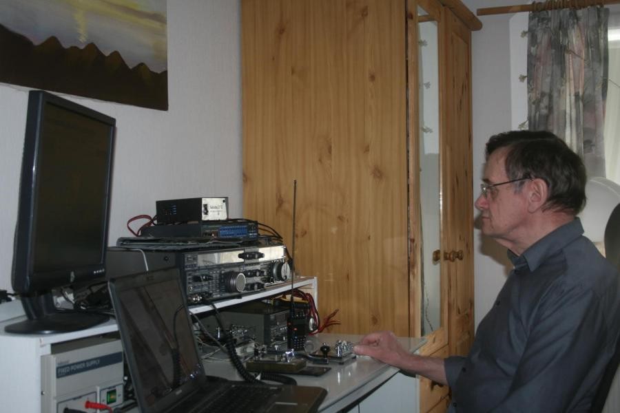 OY1G Ossur Geroalio, Klaksvik, Faroe Islands. Radio Room Shack.
