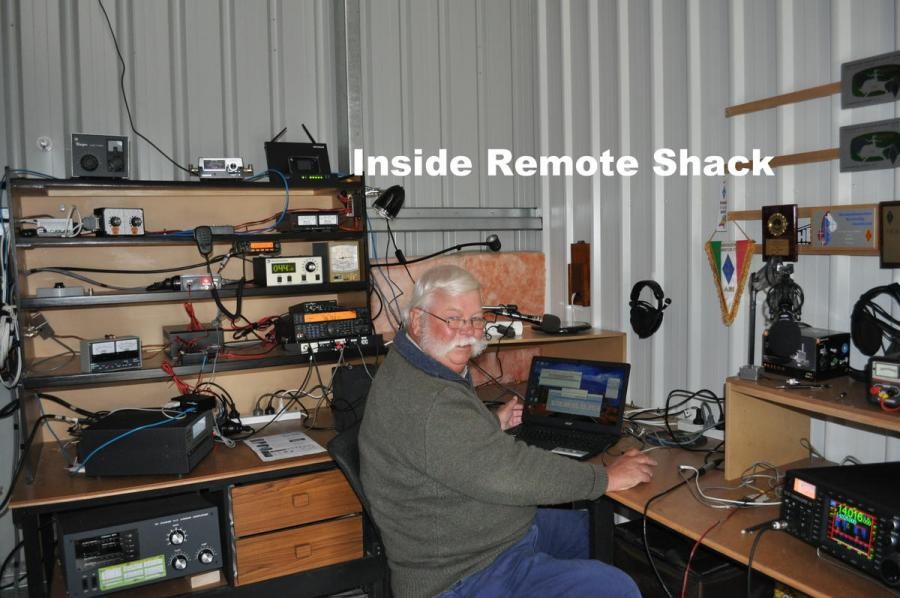 AX7GN Robert Blakemore, Rosny Park, Tasmania Island, Australia Radio Room Shack