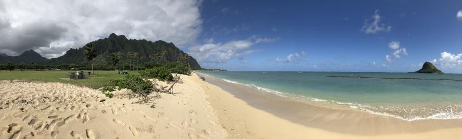 KH6/AK5Q Mokolii Island and Kualoa Beach, Oahu Island, Hawaiian Islands.