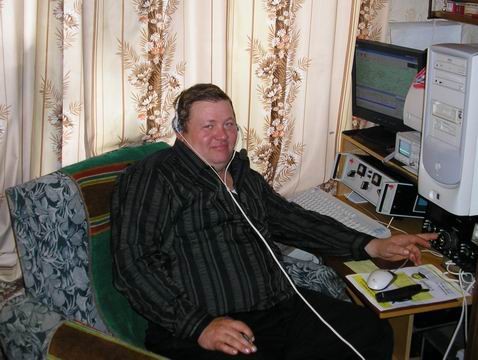 R100WD Alexey Sherbakov, Davlekanovo, Bashkortostan, Russia. Radio Room Shack.