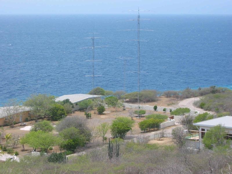 PJ2T Curacao Island Coral Cliff Contest Station Antennas