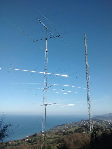 EA2W Jon Zumalabe, San Sebastian, Spain Antennas
