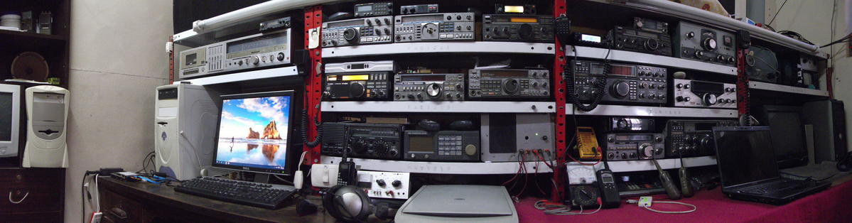 OA6ADW Arequipa, Peru Radio Room Shack