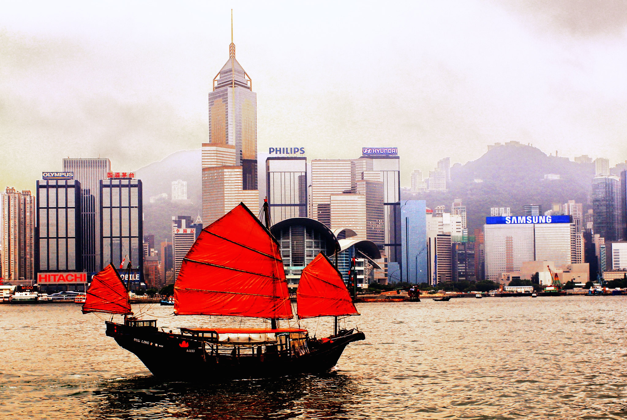 VR2T Chinese Junk, Victoria Harbour, Hong Kong