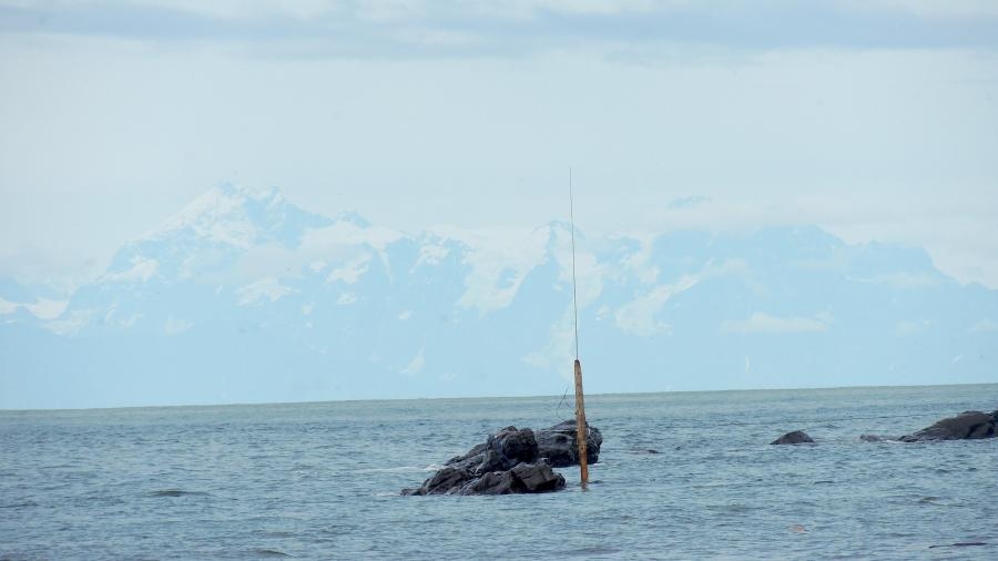 NL6/AA7CH Kayak Island Alaska Vertical antenna in water