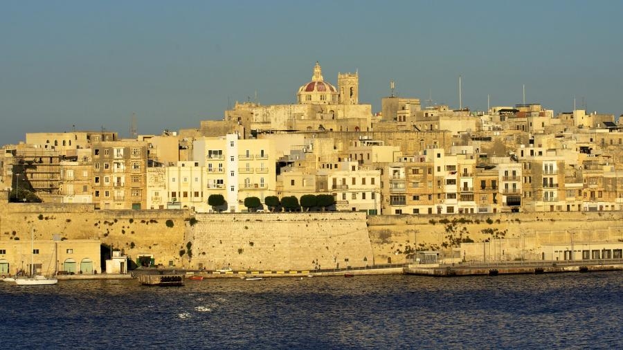 9H3XN View from Valletta harbour to Vittoriosa with St. Lawrence's Church, Malta