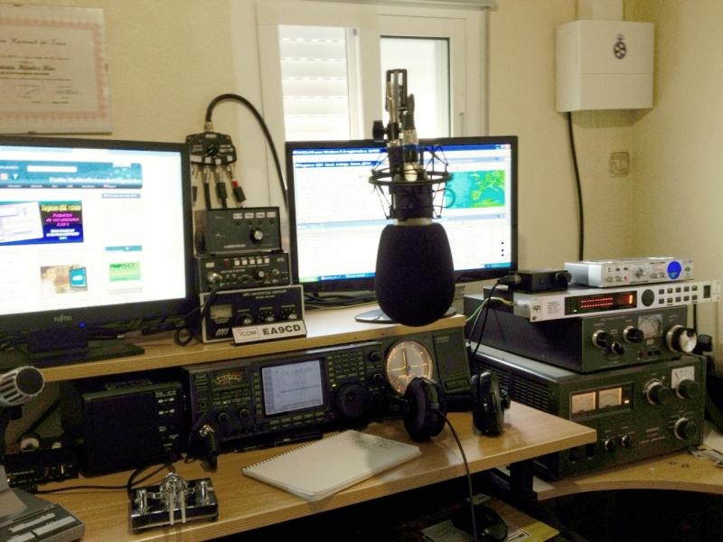 EA9CD Ceuta DX News Radio Room Shack