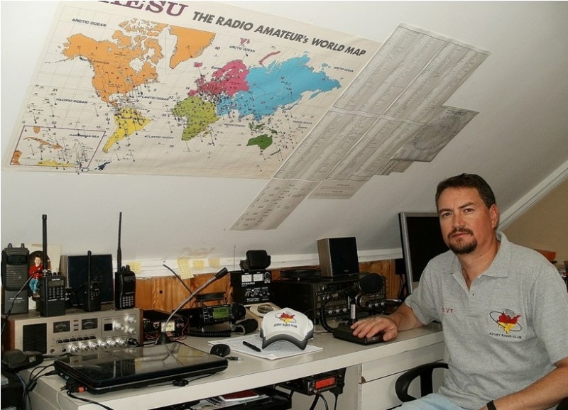 HC5VF Fausto Vintimilla Arevala Cuenca Ecuador Radio Room Shack