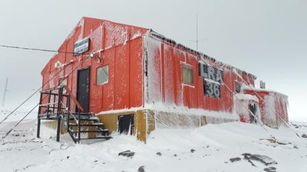 L36Z Base Esperanza, Antarctica