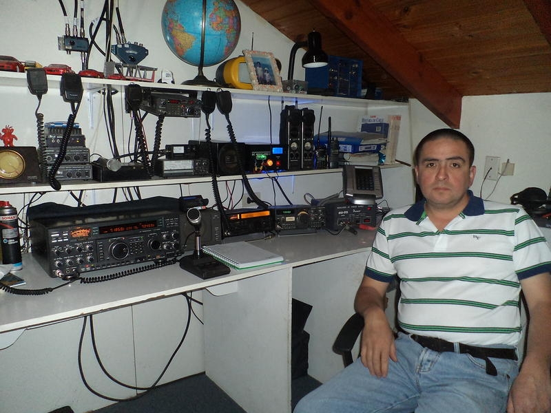 CE7SOY Ricardo Aros Aldrerete, Llanquihue, Chile Radio Room Shack