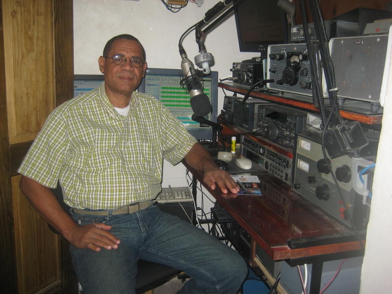 HI7MC Miguel Caro de Leon, La Romana, Dominica Republic. Radio Room Shack.
