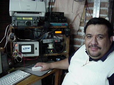 HR1AAB Alberto Antonio Bonilla, Tegucigalpa, Honduras. Radio Room Shack.