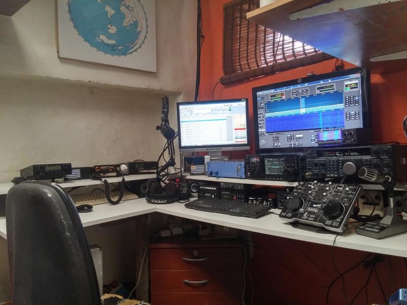 CX3AT Lalo Giordano, Montevideo, Uruguay. Radio Room Shack.