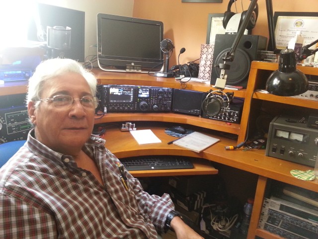 HI8C Jose Pereyra, Santo Domingo, Dominican Republic. Radio Room Shack.