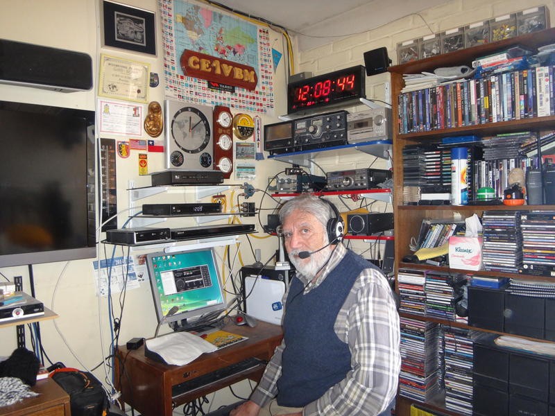 CE1VBM Julio Francisco Rojas Cortez, Antofagasta Chile. Radio Room Shack.