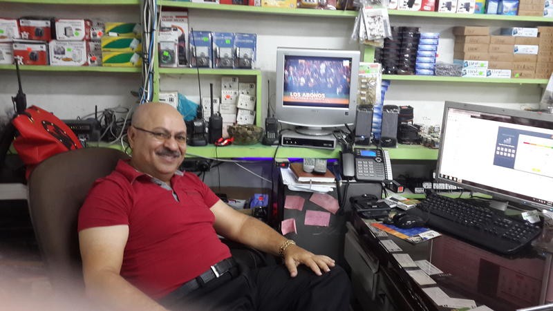 HI3V Ramon Arturo Perez Saad, La Vega, Dominican Republic. Radio Room Shack