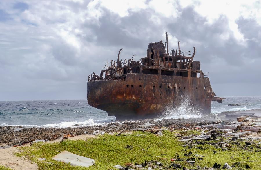 PJ2/WT4BT Lighthouse fail, Shipwreck, Klein Curacao, Curacao. PJ2/WT4BT Lighthouse fail, Shipwreck, Klein Curacao, Curacao.