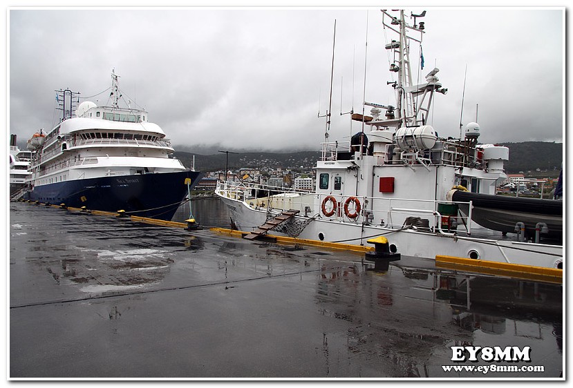 Судно Braveheart в порту Ушайя VP8ORK 2011 Судно Braveheart в порту Ушайя VP8ORK 2011