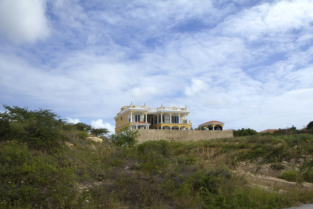 Curacao Island PJ2/VE3MKX DX News