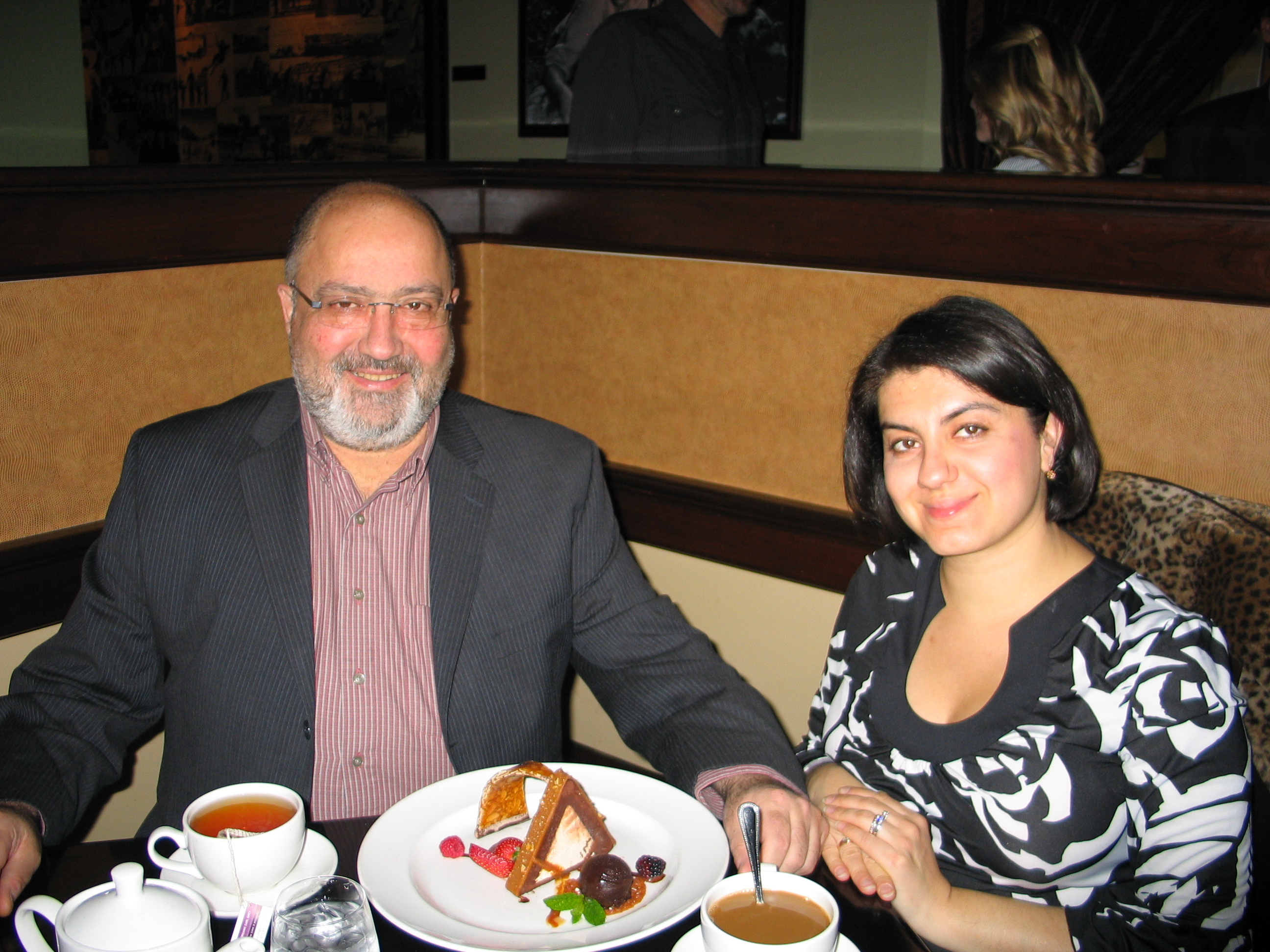 Валерий Агабеков UA6HZ N2WW с Дочерью Кристиной Агабековой RZ6HZ 60 Летний Юбилей Валерий Агабеков UA6HZ N2WW с Дочерью Кристиной Агабековой RZ6HZ 60 Летний Юбилей