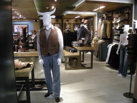 Я впал в ступор на некоторое время, когда увидел этого парня в аэропорту Далласа.  Я впал в ступор на некоторое время, когда увидел этого парня в аэропорту Далласа.