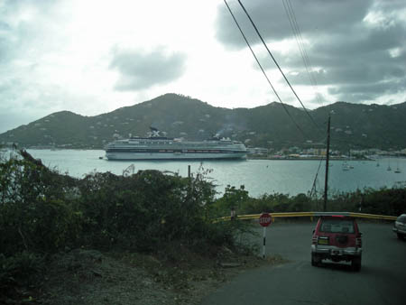 В Тортоле ежедневно останавливается большое количество круизных судов. В Тортоле ежедневно останавливается большое количество круизных судов.