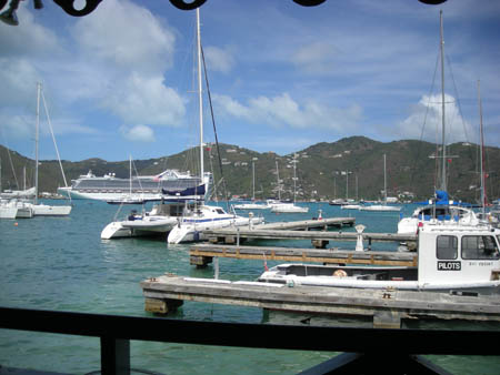 Безмятежный вид из внешнего патио  Безмятежный вид из внешнего патио