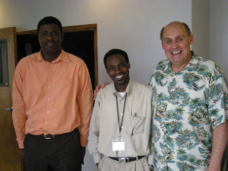 Визит на TRC (регулирующий орган по телекоммуникациям) где я смог поблагодарить работников TRC за их помощь в получении лицензии. Визит на TRC (регулирующий орган по телекоммуникациям) где я смог поблагодарить работников TRC за их помощь в получении лицензии.