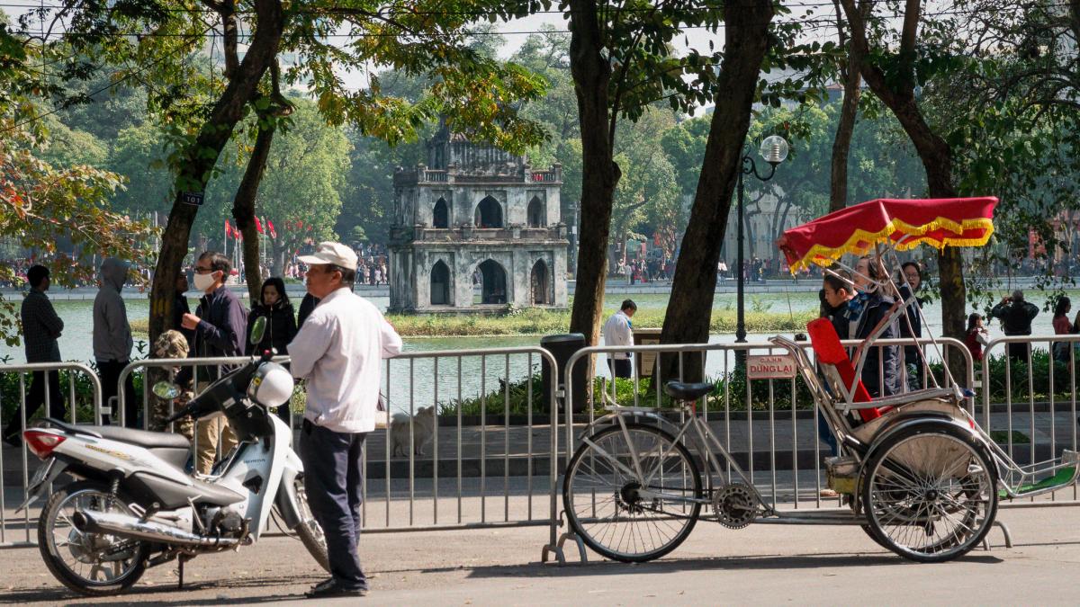 3W9FAR Озеро Хоанкьем, озеро Возвращенного меча, Вьетнам 3W9FAR Озеро Хоанкьем, озеро Возвращенного меча, Вьетнам