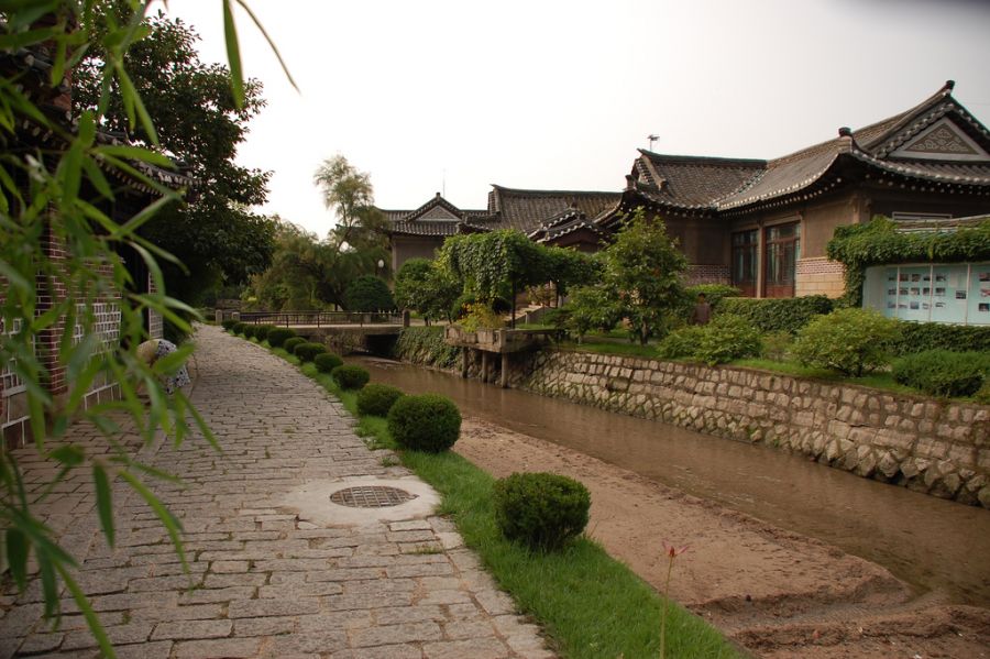 P5DX North Korea DPRK 2016 Tourist attractions spot Kaesong Folk Hotel. P5DX North Korea DPRK 2016 Tourist attractions spot Kaesong Folk Hotel.