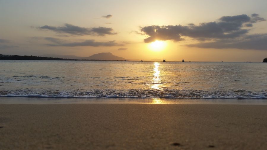 Dominican Republic HI3/HA3JB DX News Sunset in Sosua. Dominican Republic HI3/HA3JB DX News Sunset in Sosua.