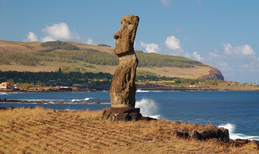 Easter Island CE0Y/LU9EFO Tourist attractions spot Maori. Easter Island CE0Y/LU9EFO Tourist attractions spot Maori.