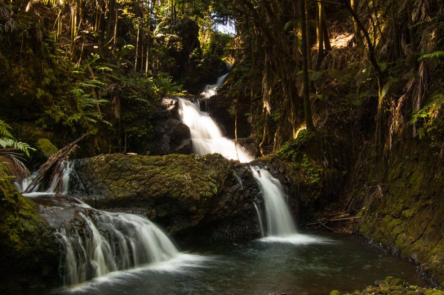 Hawaiian Islands KH6/KM6ARN Waterfall. Hawaiian Islands KH6/KM6ARN Waterfall.