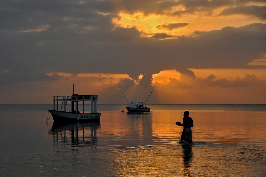 Kenya DC4CQ Tourist attractions Bamburi Beach.