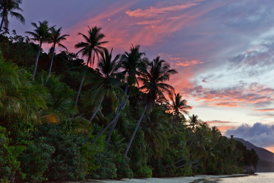 Mansuar Island Raja Ampat West Papua YD4IRS/9 DX News Sunset. Mansuar Island Raja Ampat West Papua YD4IRS/9 DX News Sunset.