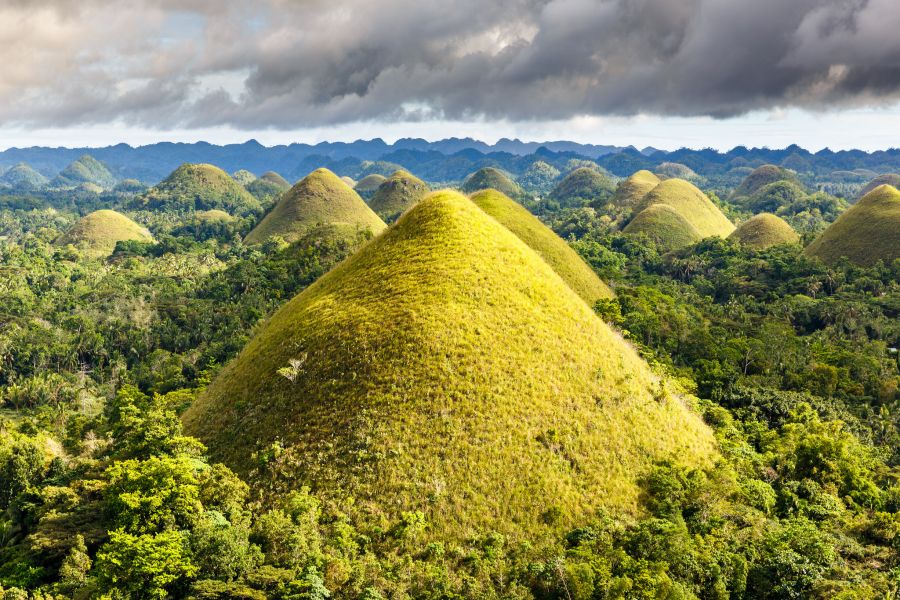 Philippines DU1WQY Chocolate Hills in Bohol.
