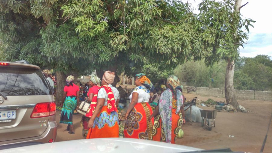 Мапуту Мозамбик Типичные местные дамы. Мапуту Мозамбик Типичные местные дамы.