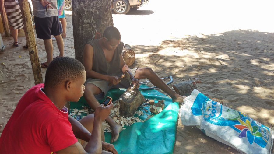 Мозамбик Вот такая мастерская  Мозамбик Вот такая мастерская