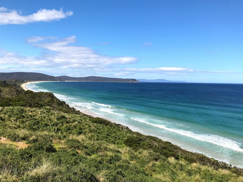 7 островов. Остров Бруни Австралия. Bruny Island Tasmania. Остров Тасмания пляжи. Остров Бруни Тасмания Sea Caves.