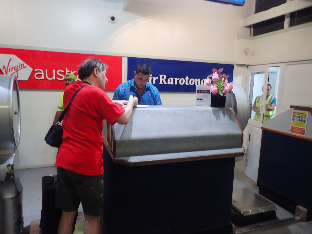 E51LYC Departure to Pukapuka Atoll  E51LYC Departure to Pukapuka Atoll