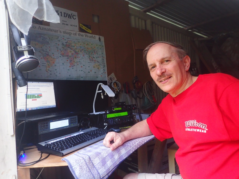 E51LYC at E51DWC Shack Rarotonga Island Cook Islands E51LYC at E51DWC Shack Rarotonga Island Cook Islands