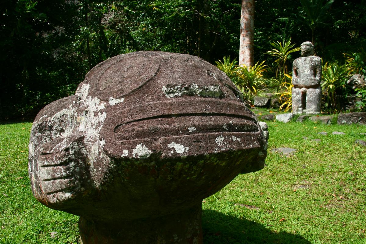 Женское Тики, остров Хиви Оа, Маркизские острова, Французская Полинезия Женское Тики, остров Хиви Оа, Маркизские острова, Французская Полинезия