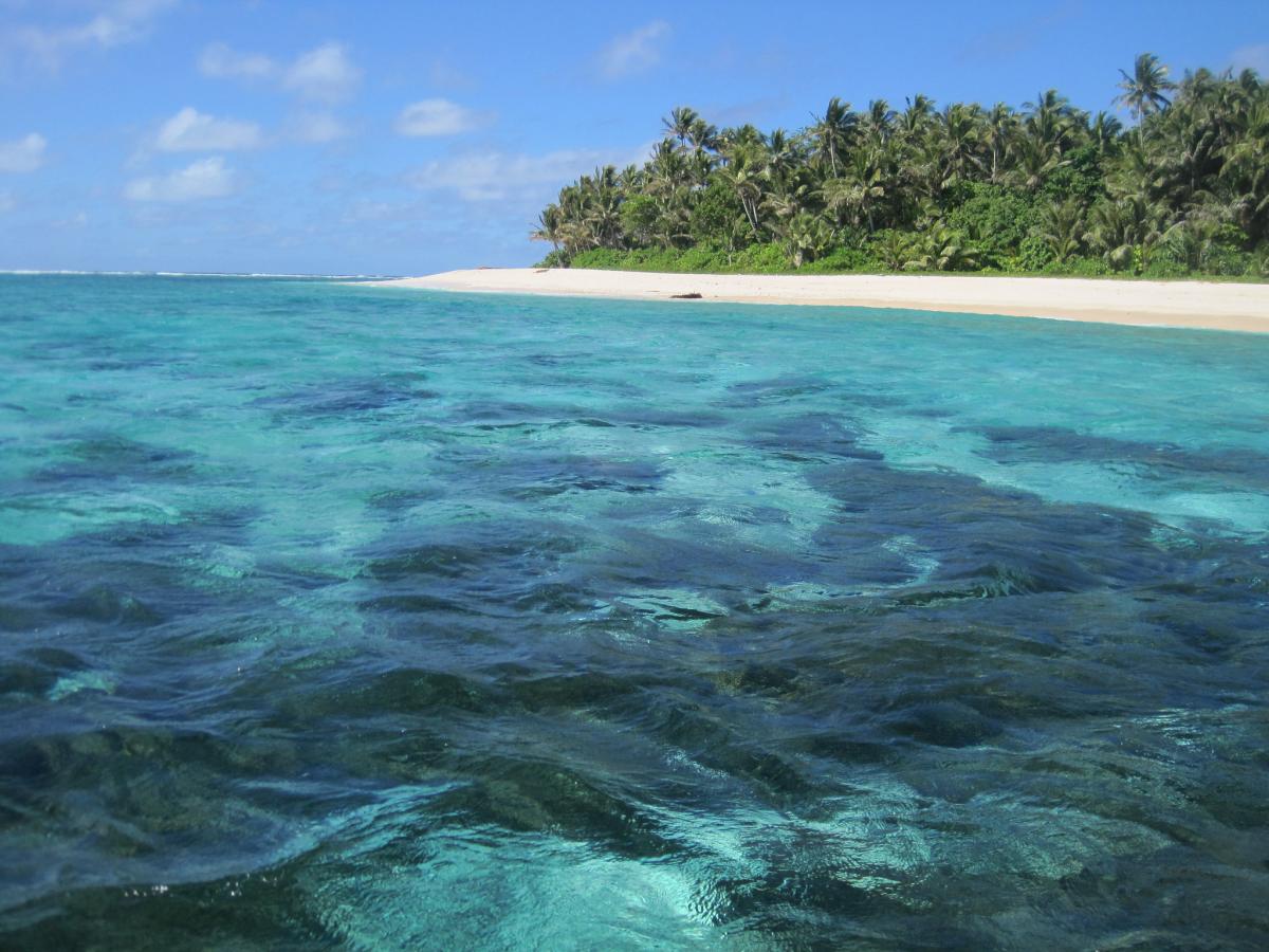 H40WA Isla de Matema, Islas Arrecifes, Provincia de Temotu, Islas Salomón
